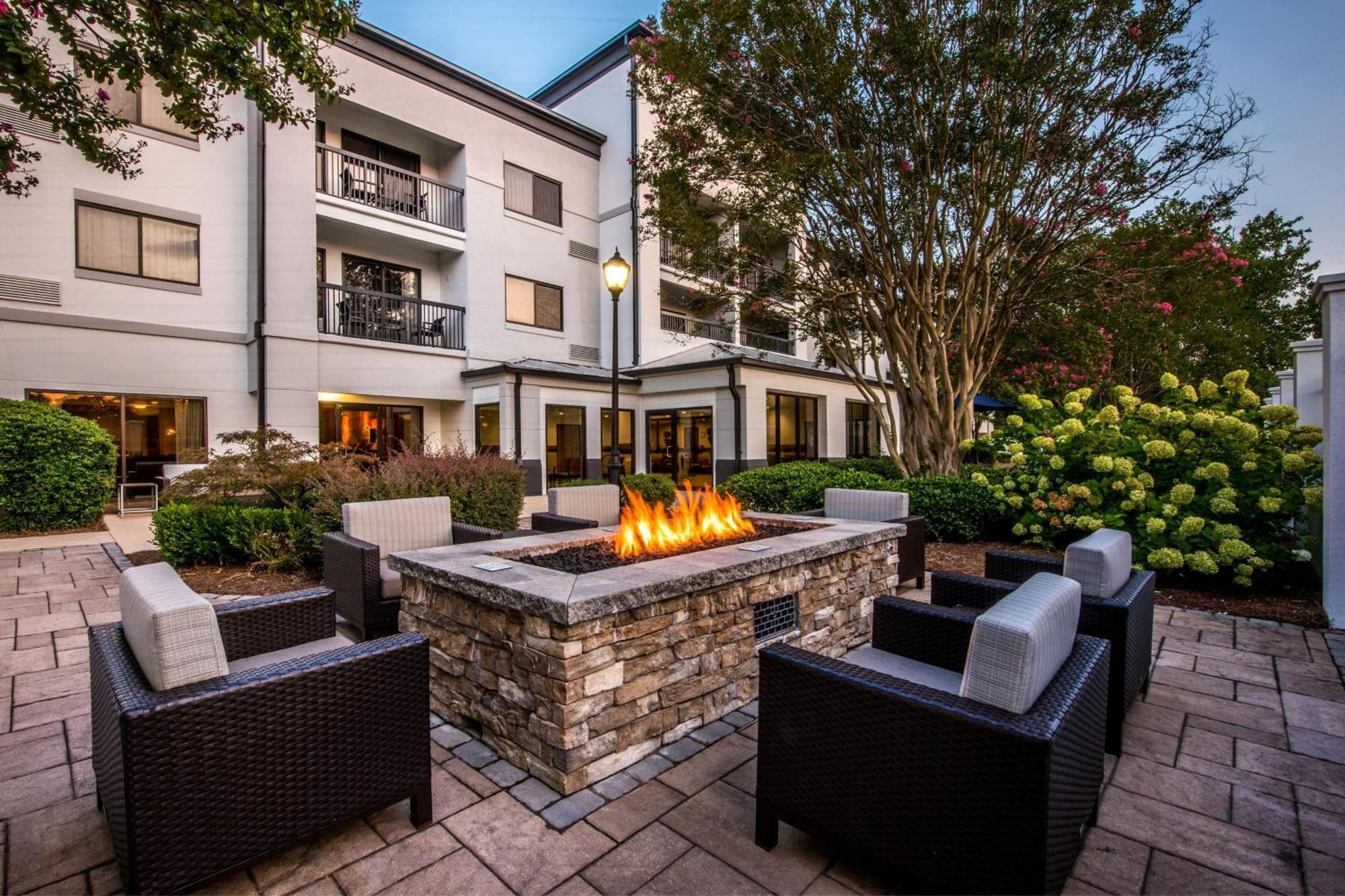 Courtyard By Marriott Charlotte Ballantyne Hotel Eksteriør billede