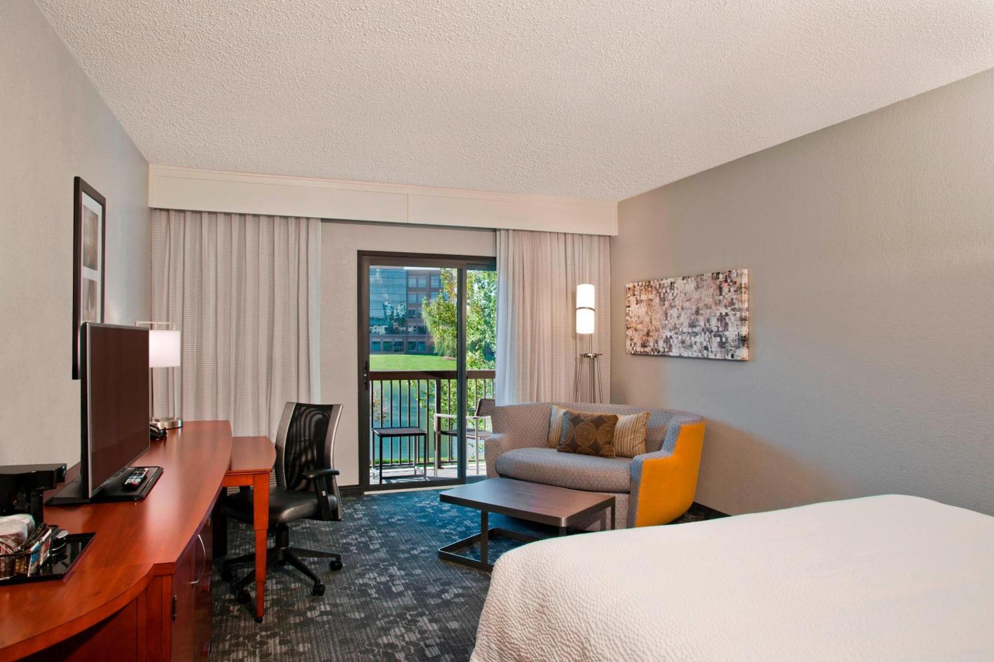 Courtyard By Marriott Charlotte Ballantyne Eksteriør billede